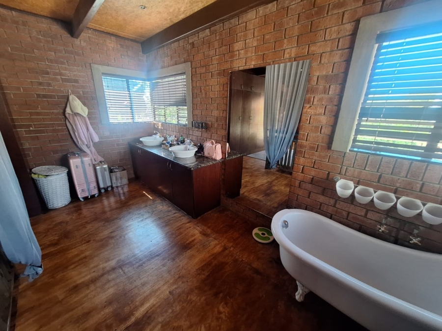 4 Bedroom Property for Sale in Pellissier Free State